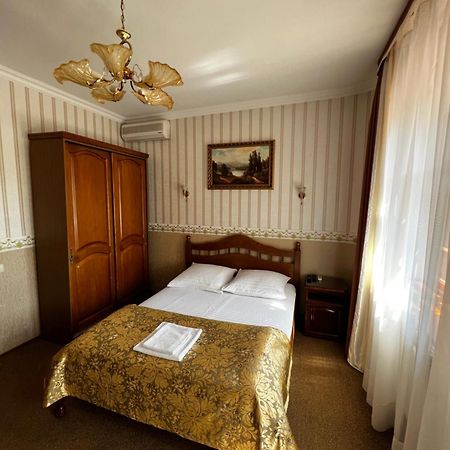 Zolotoy Fazan Hotel Mykolaiv Exterior foto