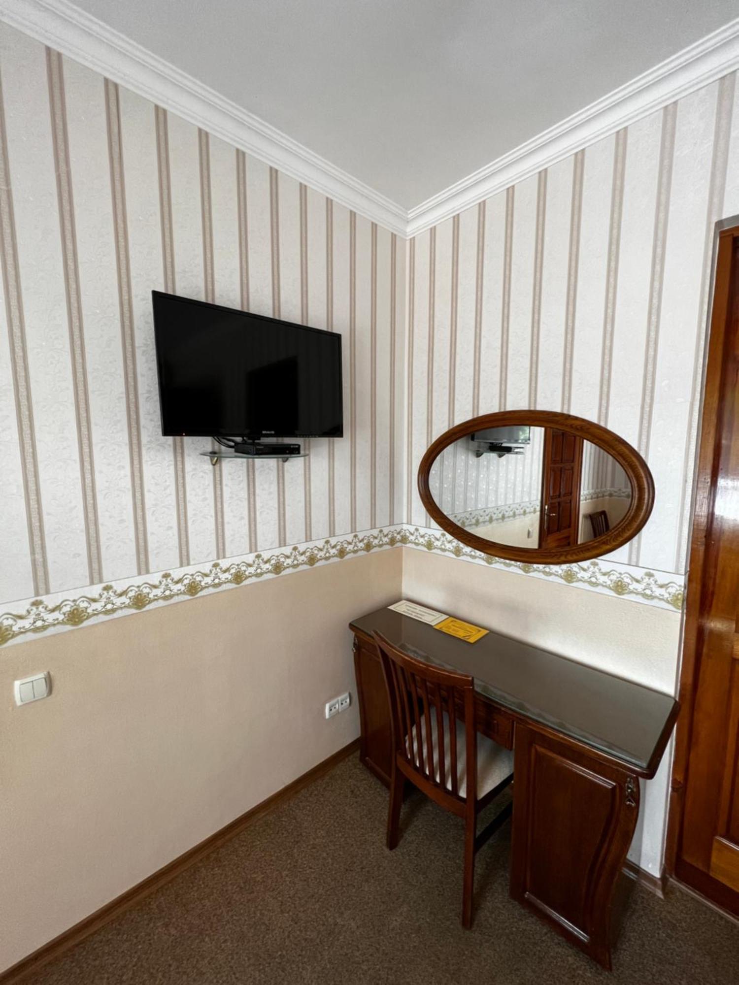 Zolotoy Fazan Hotel Mykolaiv Exterior foto