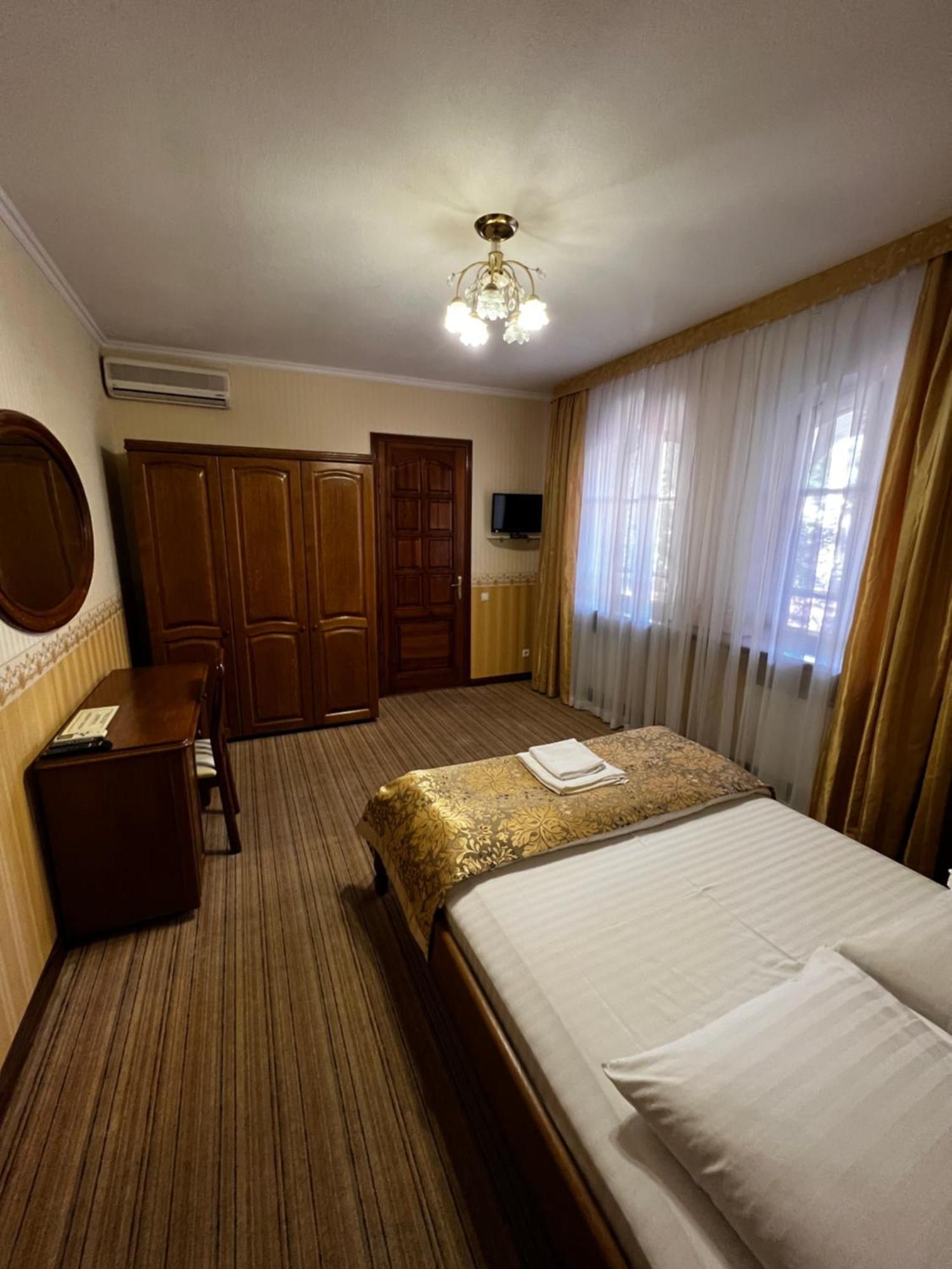 Zolotoy Fazan Hotel Mykolaiv Exterior foto